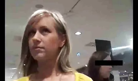 Seksowna sex polski hd brunetka pokazuje swoje piersi